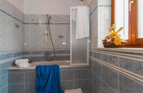 Elegant 4-Bedroom Villa with Private Pool and Amazing Sea Views - Photo 19