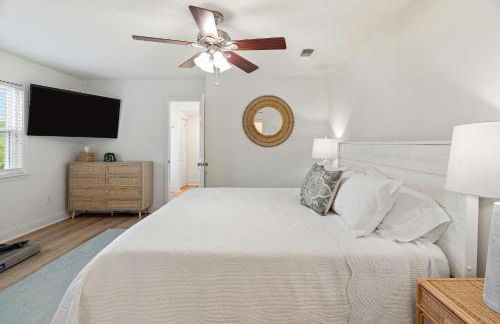 Mins to Casino & Beach Fire Pit Large Yard Decks - Foto 13