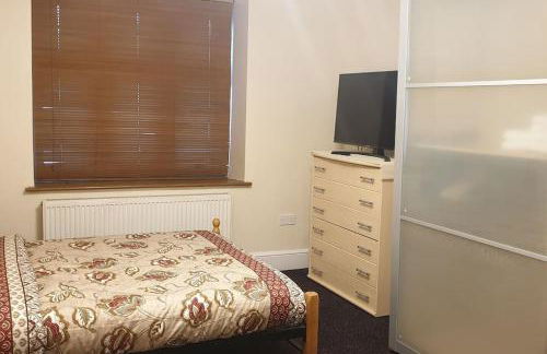 Luxury London House Sleeps x 16, Free Parking, Free Wifi, Garden Patio, Close to tube line easy access to Central London - Foto 21