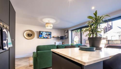 Luxury 4BDR House By Torr Property Group Short Lets & Serviced Accommodation With Free Gated Secure Parking & Private Patio Garden Liverpool - Foto 3