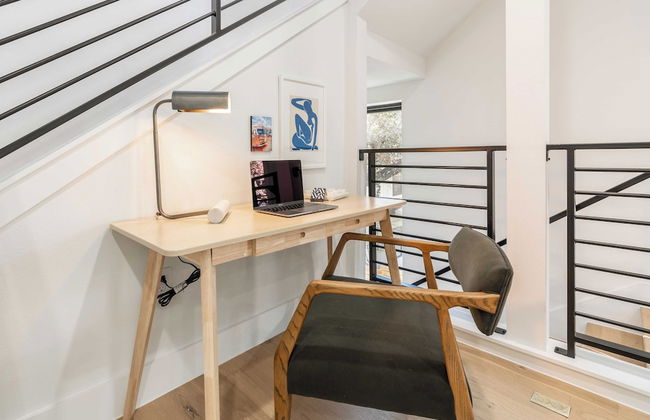 Modern Retreat w/ Pool, Guest House & Deck Lounge Henley by Avantstay - Foto 34