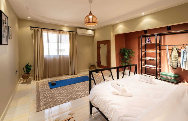 Xuru Stays I Play Foosball & Do Yoga - 1 BR Apt. 5 Min To Airport - Foto 5