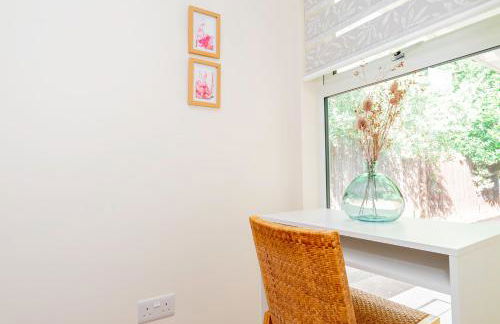 Modern 3-Bedroom 2-Bathroom Flat with Garden at Hanwell - Foto 11