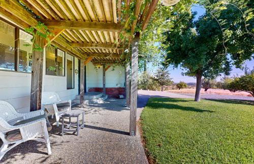 Hilltop Sierra-View Home Ranchito Retreat with Pool - Foto 24