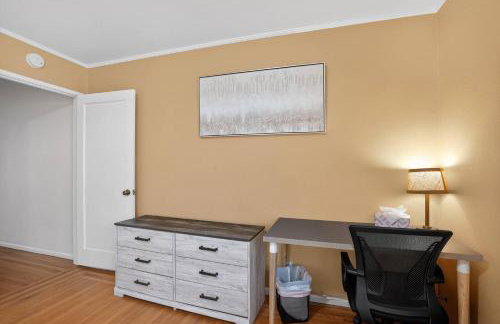 Relaxing 4 bedroom - Full Kitchen & Dining - BART - Photo 17