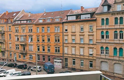 Familienfreundliche geräumige Design-Wohnung mit Balkon im Zentrum - APOLONIAliving - Foto 55