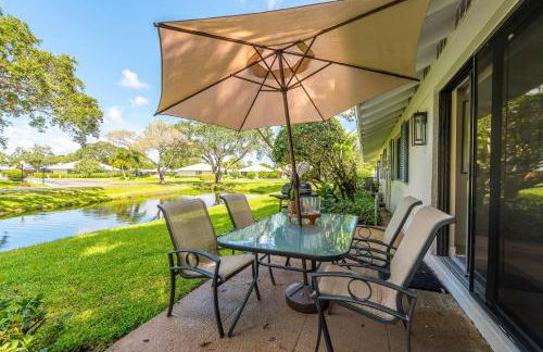 Luxurious Golf Retreat Villa in PGA National! - Photo 6