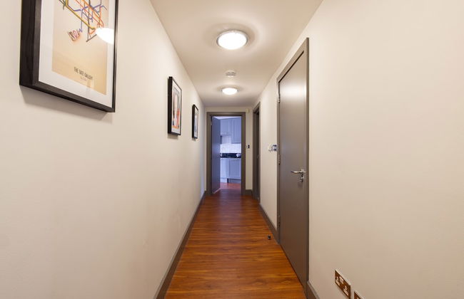 Spacious 2 Bed - Battersea High Street - Photo 36