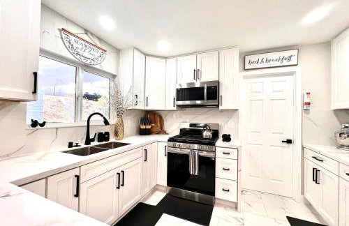 Half ACRE Lux Pool SPA with FIREPIT ARCADE Grill Sleeps 40 - Foto 3