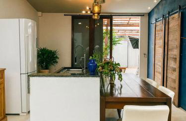 Casa Privativa 2 Quartos em Condomínio, Suite com Cama King e Closet, Quarto de Casal, Ar, Wi-Fi, Cozinha Completa e Garagem - Foto 27