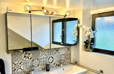 GITE DANINOU; meublé 3 chambres avec terrasse (1er étage du château) , salon et cuisine ouverte - Foto 8