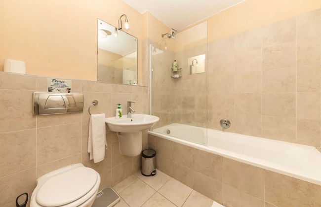 Delightful 2 Bedroom Townhouse in Woodstock - Photo 19