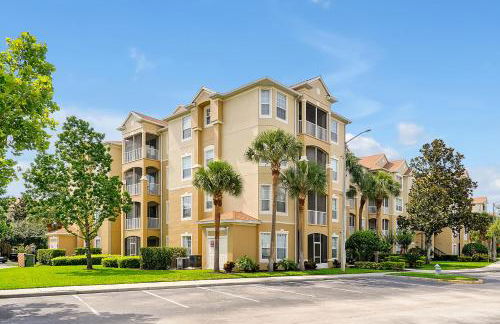Spring Break Awaits Disney Close Pool Slides Fun - Foto 10