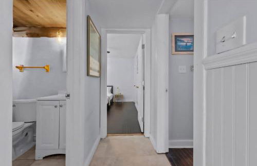 Relaxing Coastal 2BR Near Beach Sleeps 4 - Foto 5