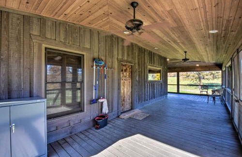 Clarkesville Ranch Cabin with Screened-In Porch! - Foto 26