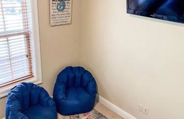 Pet Friendly Tranquil Cottage with Fire-Pit & Hot Tub Minutes to BEACHES - Foto 19