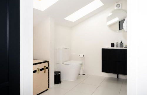 Luxury 4BDR House By Torr Property Group Short Lets & Serviced Accommodation With Free Gated Secure Parking & Private Patio Garden Liverpool - Foto 42