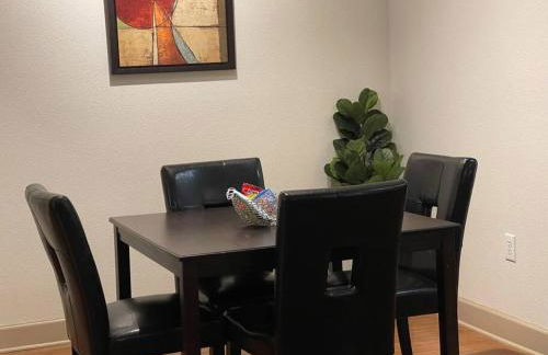 Stylish Open Concept Apt with King Bed, walking distance from NRG Texans Stadium, 1 mile to Med Center, Free Parking - Foto 15