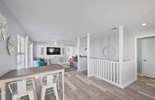 Beach Home with Cowboy Pool, Big Deck and Ocean View - Photo 6