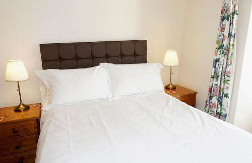 Holly Cottage - characterful cottage a stones throw from river Dart with front & back patios - Foto 16