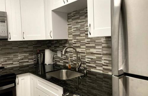 Oceanview on SAND located in Ocean Manor Resort Fort Lauderdale Beach 2 bed 2 bath spacious corner unit partial ocean view - Foto 9