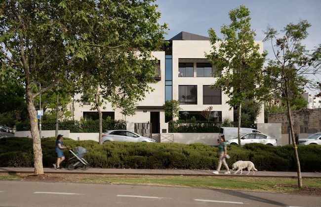 The Y House - Photo 67