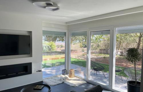 Modern Garden Apartment - City & Mountain View - Foto 16