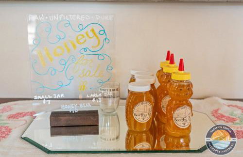 Historic 1868 Farmhouse Kettle Moraine Getaway - Foto 30