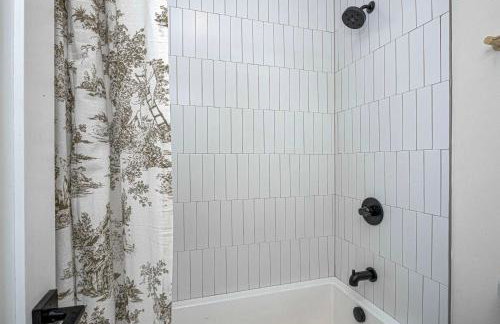 Stylish Getaway with Hot Tub-Near Downtown Indy-Family Friendly - Foto 46