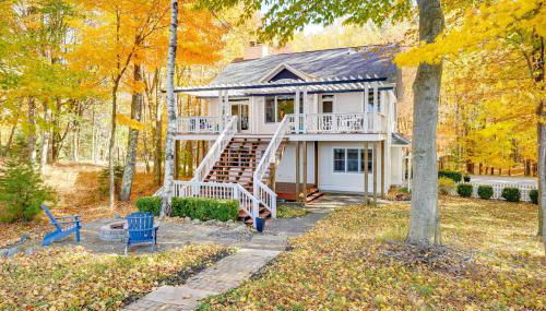 Cottage with Private Beach and Fire Pit in Manistee! - Foto 2
