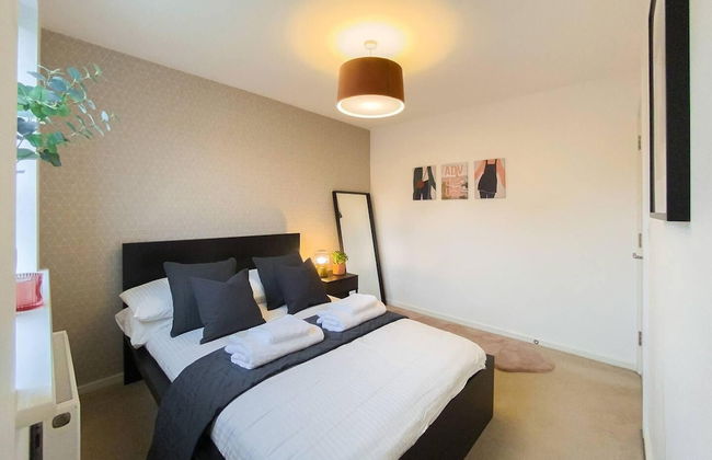 Stunning 4 Bed House With Cinema Room & Parking - Foto 3