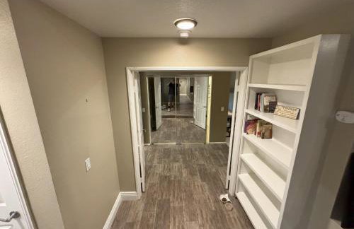 Riverside Views & Pool Retreat - Foto 35