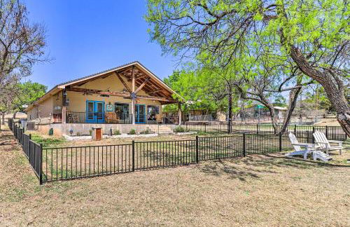 Charming Burnet Cottage with Lake View and Porch! - Foto 29