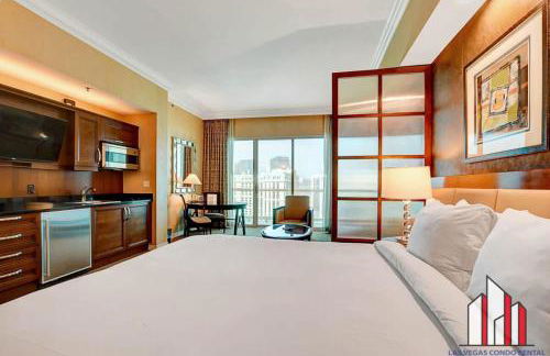 MGM Signature-32-607 F1 Track & Strip View Balcony - Foto 16