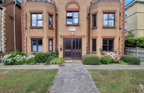 HighTide - 2 bed with parking, balcony & sea view. - Photo 42