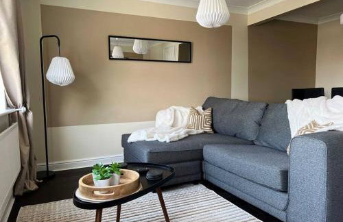 Large 4 Bedroom 3 Bathroom Town House with Secure Parking by Amazing Spaces Relocations Ltd - Foto 18