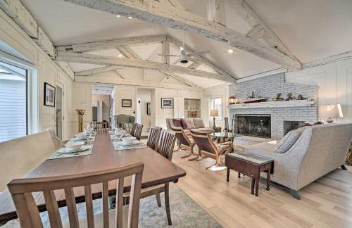 2 Living Areas, Tennis! Waterfront Suttons Bay Gem - Foto 8