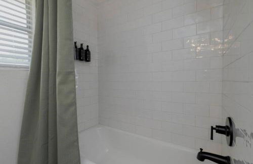 Heart of Euless - Quick Drive to World Cup Events! - Foto 16