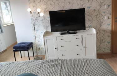 Ferienhaus Blaue Blume mit 11 kW Ladestation, Kamin, Terrasse, eingezäuntem Garten, Sauna, WLAN, Netflix, 2 Hunde willkommen! - Foto 21