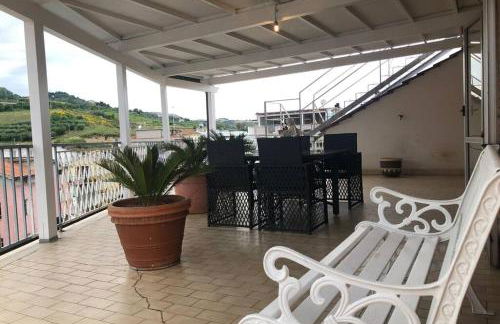 Ampio attico a 5 minuti dal mare - Foto 15