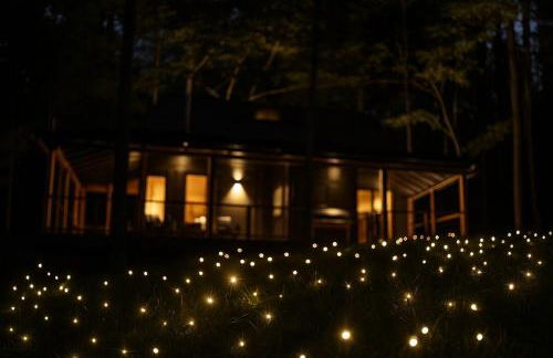 Lux Tiny House with Waterfront, Kayaks, Hot Tub, Arcade - Photo 2