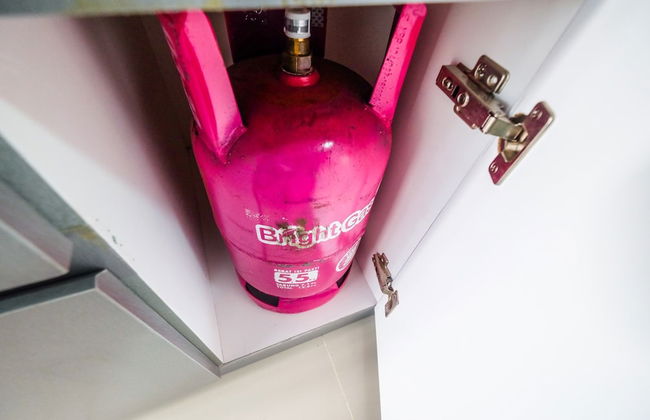 Modern and Comfort 2BR Bassura City Apartment - Foto 19