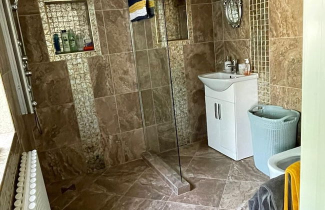 Stunning Beautiful 4-bed House in South Wales - Foto 30