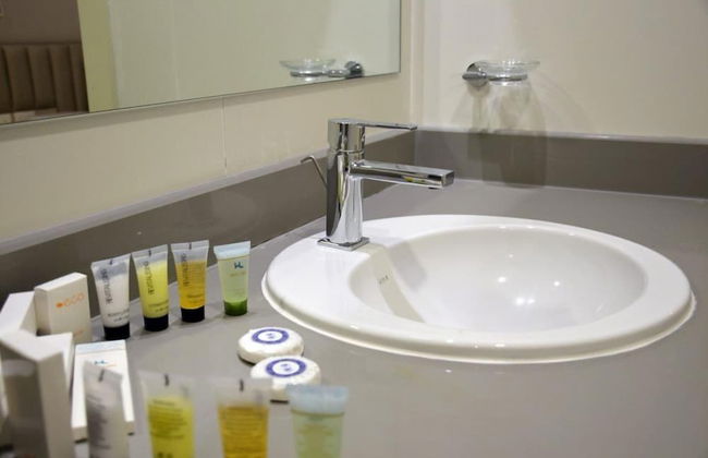 The Lodge Suites - Photo 26