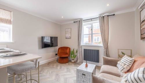 Stylish 2 Bed with Parking, 5 Min Walk to Windsor - Foto 3