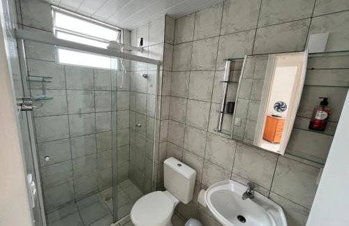 Apto na Praia João Rosa com vista Panorâmica para o Mar! 2 quartos, 2 camas de casal - Foto 16