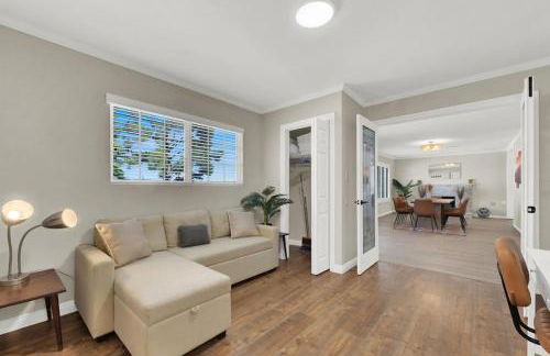 Spacious 4BR plus Den with Pool, Jacuzzi, BBQ, Near Strip - Foto 7