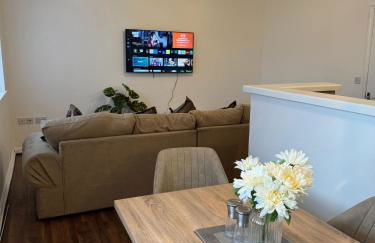 Apt sleeps 5-Netflix-parkg-near City Centre-Etihad-Coop live - Foto 1