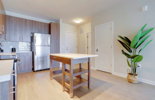 Huntington Apartments near Huntington Metro - We Host - Photo 38