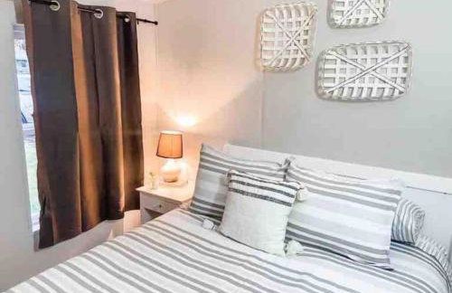 Renovated Bungalow Getaway - Foto 45